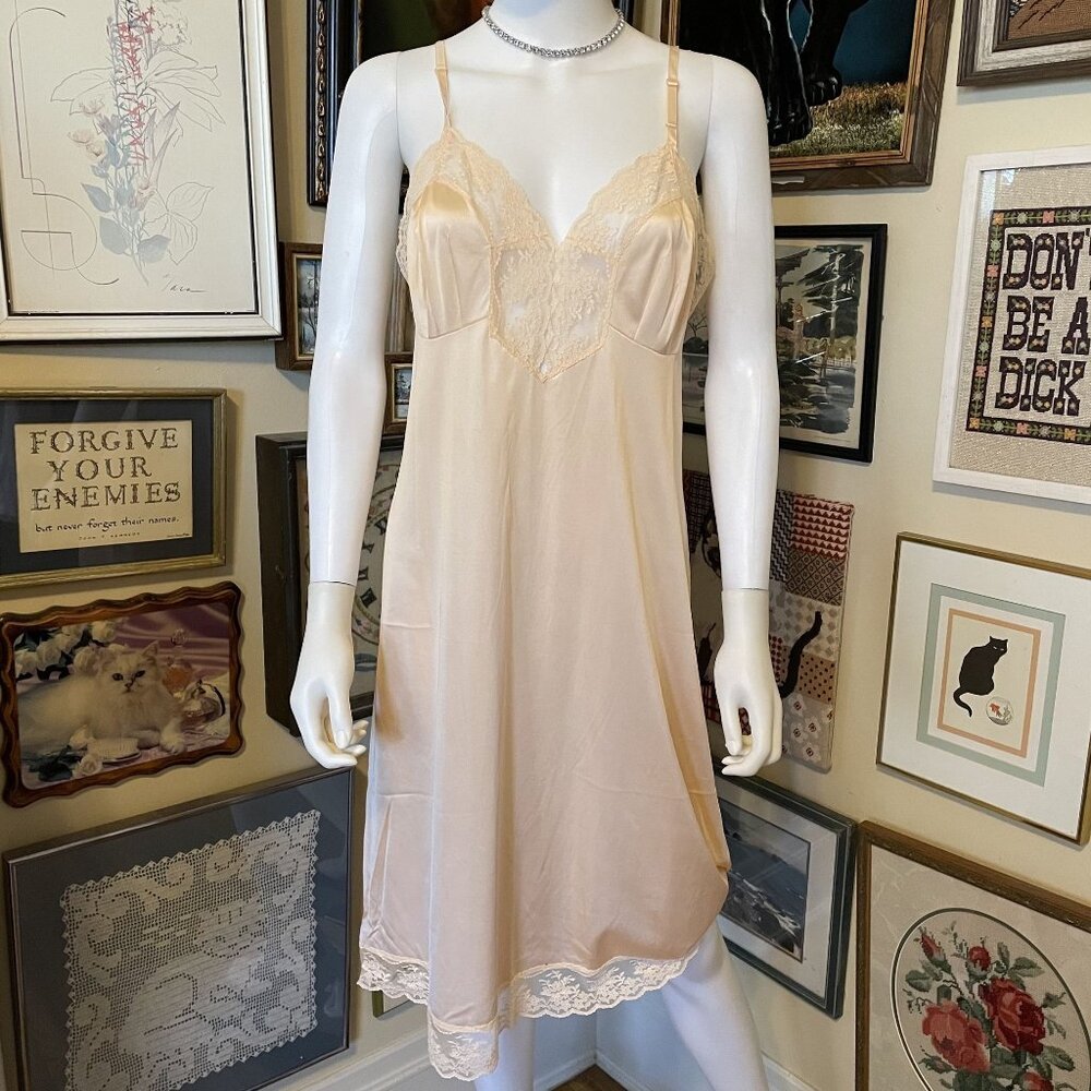 80s Vintage Montgomery Ward Womens Peach Nylon Slip Dress with Lace Size 36